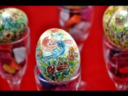 تخم مرغ ها با نقاشی های گل و مرغ